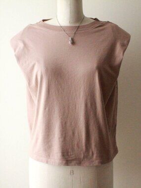 beige babaton sculpt knit aritzia shoulder pad tee
